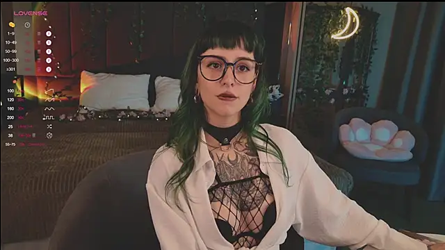 Snapshot of MichaellaMoon chatting on 03/14/25, 06:07 MichaellaMoon online show from 03/14/25, 06:07