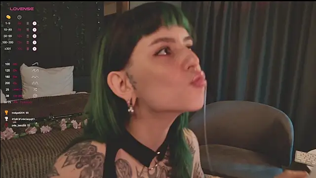 Snapshot of MichaellaMoon chatting on 03/16/25, 01:38 MichaellaMoon online show from 03/16/25, 01:38