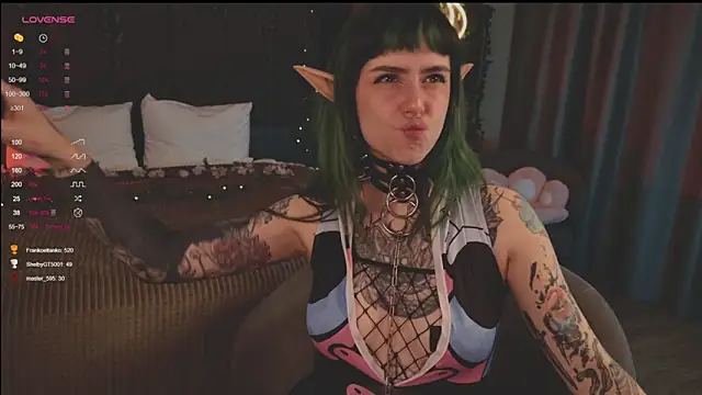 Snapshot of MichaellaMoon chatting on 03/21/25, 09:12 MichaellaMoon online show from 03/21/25, 09:12