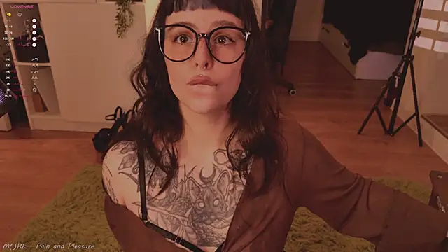 Snapshot of MichaellaMoon chatting on 09/27/25, 06:57 MichaellaMoon online show from 09/27/25, 06:57