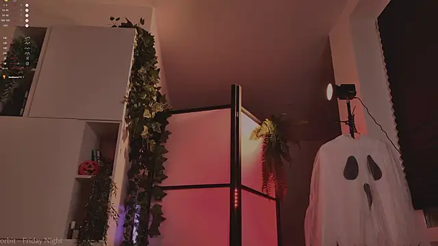 Snapshot of MichaellaMoon chatting on 10/31/25, 05:36 MichaellaMoon online show from 10/31/25, 05:36