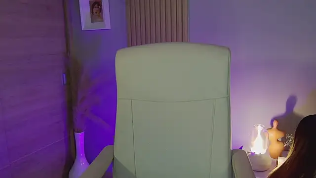 Snapshot of Alessia-miller_ chatting on 01/03/25, 09:05 Alessia-miller online show from 01/03/25, 09:05