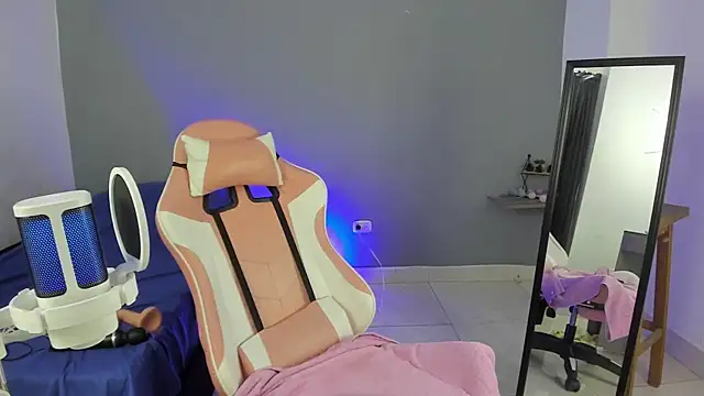 nicol jone1 online show from 01/28/25, 10:23