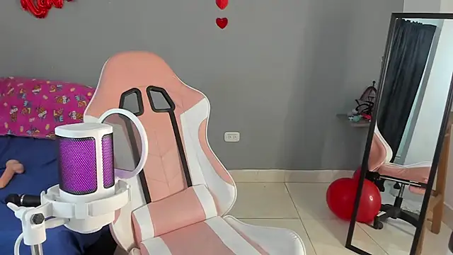 nicol jone1 online show from 02/13/25, 10:12