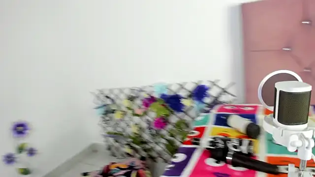 nicol jone1 online show from 03/21/25, 10:28