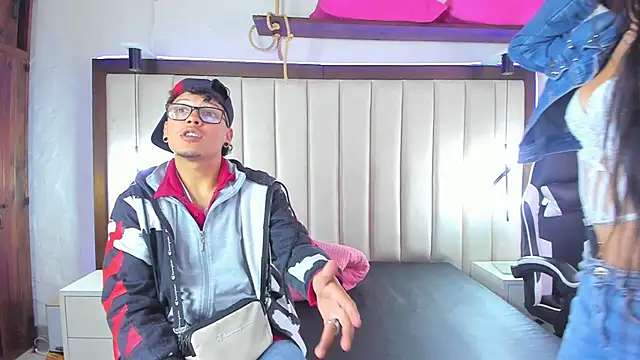 Bonny Bonss online show from 10/25/25, 08:47