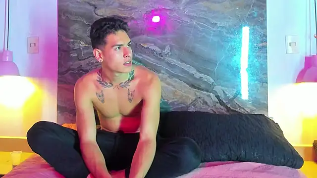 Snapshot of Couplehot__1 chatting on 01/10/25, 04:12 Couplehot 1 online show from 01/10/25, 04:12