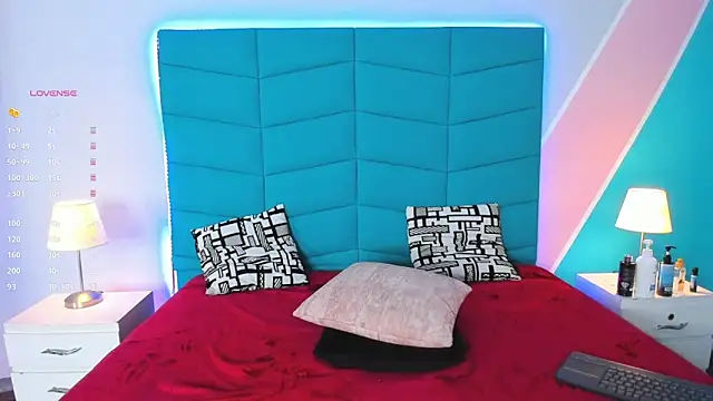 Snapshot of Iris_Thompson_ chatting on 03/08/25, 12:00 Iris Thompson online show from 03/08/25, 12:00