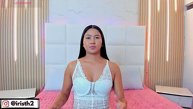 Snapshot of Iris_Thompson_ chatting on 10/09/25, 04:10 Iris Thompson online show from 10/09/25, 04:10