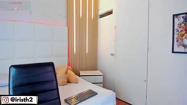 Snapshot of Iris_Thompson_ chatting on 11/11/25, 03:50 Iris Thompson online show from 11/11/25, 03:50