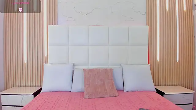 Snapshot of Iris_Thompson_ chatting on 03/10/26, 04:06 Iris Thompson online show from 03/10/26, 04:06