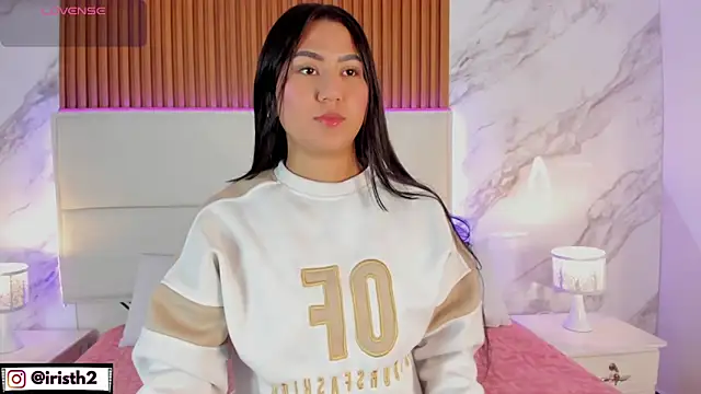 Snapshot of Iris_Thompson_ chatting on 04/17/26, 04:26 Iris Thompson online show from 04/17/26, 04:26