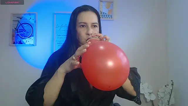 lucy diiaz online show from 02/14/25, 02:02