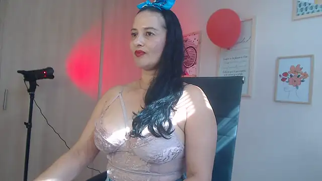 lucy diiaz online show from 02/25/25, 07:58