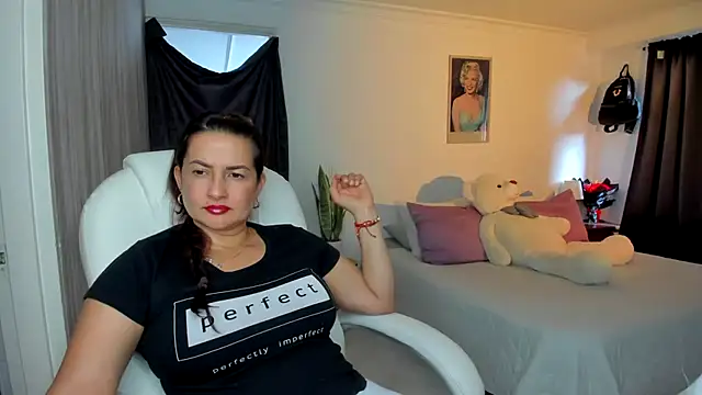 lucy diiaz online show from 12/03/25, 06:50