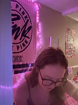 Snapshot of gingerbabe18 chatting on 11/15/25, 12:19 gingerbabe18 online show from 11/15/25, 12:19