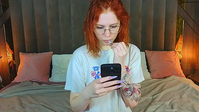 Snapshot of Sasha_Exclusive chatting on 12/15/25, 08:24 Sasha Exclusive online show from 12/15/25, 08:24