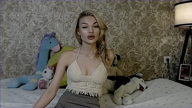 Ella Milla online show from 11/23/25, 10:48