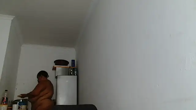 Hugetittiesxx2 online show from 02/22/26, 04:35