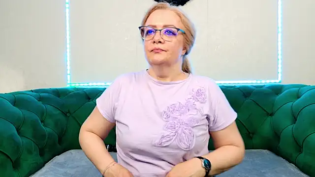 Snapshot of IvanaCharm chatting on 06/25/26, 03:28 IvanaCharm online show from 06/25/26, 03:28