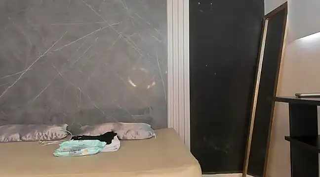 Snapshot of YummyDuooo chatting on 02/06/25, 01:32 YummyDuooo online show from 02/06/25, 01:32