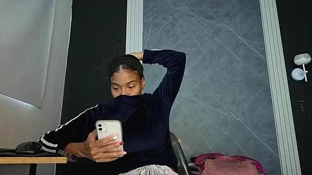 Snapshot of YummyDuooo chatting on 10/01/25, 12:11 YummyDuooo online show from 10/01/25, 12:11