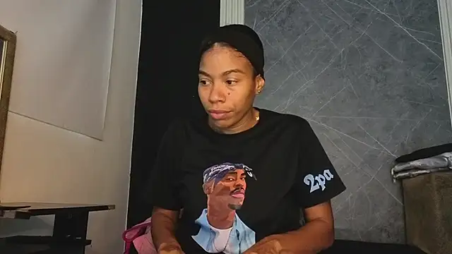 Snapshot of YummyDuooo chatting on 10/03/25, 12:02 YummyDuooo online show from 10/03/25, 12:02