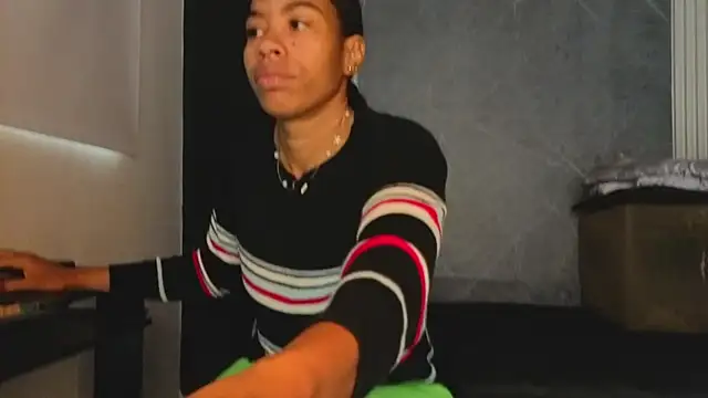 Snapshot of YummyDuooo chatting on 10/07/25, 12:57 YummyDuooo online show from 10/07/25, 12:57