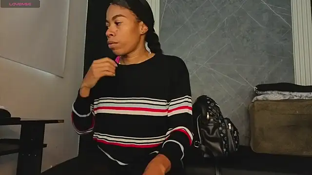 Snapshot of YummyDuooo chatting on 10/10/25, 12:04 YummyDuooo online show from 10/10/25, 12:04