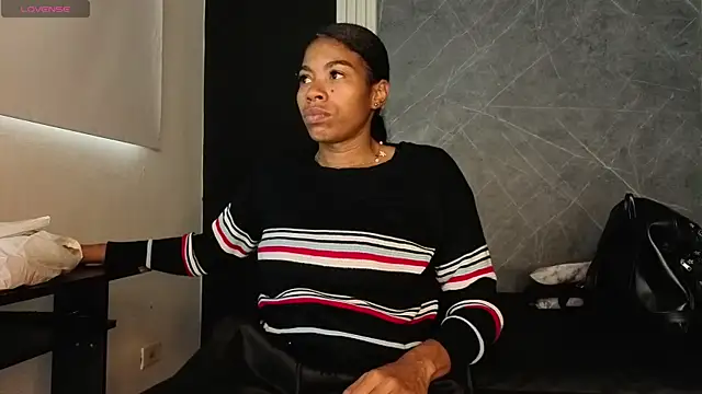 Snapshot of YummyDuooo chatting on 10/12/25, 12:04 YummyDuooo online show from 10/12/25, 12:04