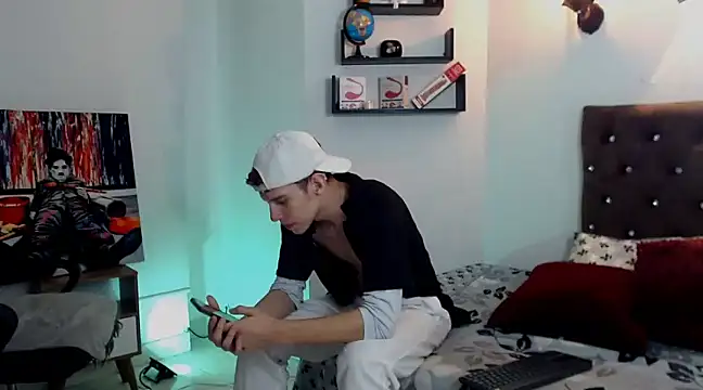 flowers18 online show from 03/18/25, 01:32