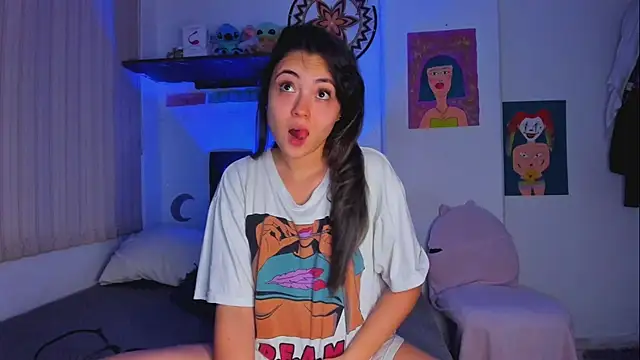 Snapshot of azumi_cutiepie_ chatting on 02/15/25, 09:37 azumi cutiepie online show from 02/15/25, 09:37