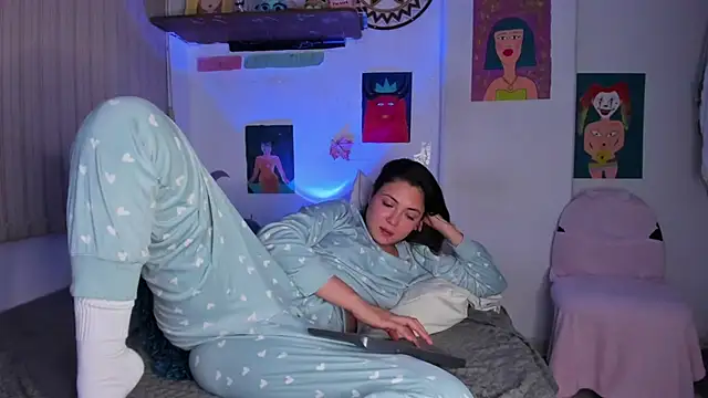 Snapshot of azumi_cutiepie_ chatting on 03/06/25, 11:42 azumi cutiepie online show from 03/06/25, 11:42