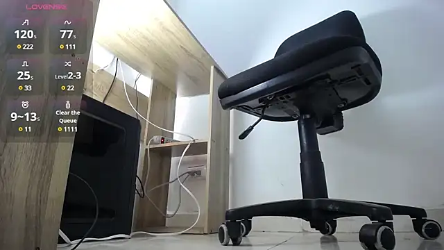 Snapshot of aprhillove chatting on 12/19/24, 04:02 aprhillove online show from 12/19/24, 04:02