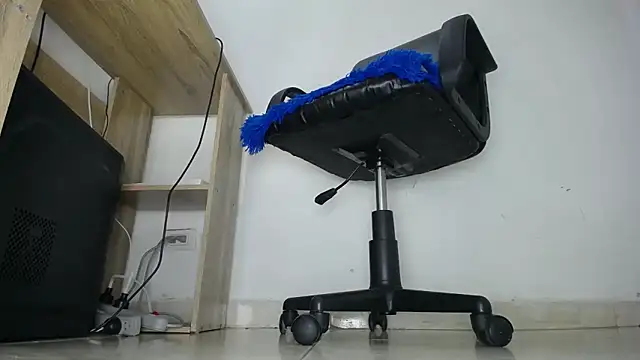 Snapshot of aprhillove chatting on 02/04/25, 05:31 aprhillove online show from 02/04/25, 05:31