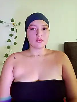 Snapshot of Celeste_camila18 chatting on 10/11/25, 04:38 Celeste camila18 online show from 10/11/25, 04:38