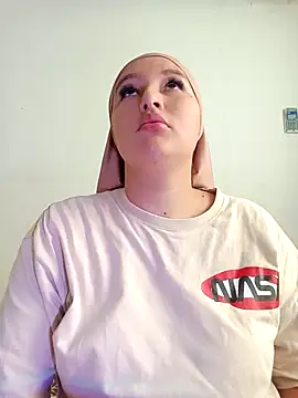 Snapshot of Celeste_camila18 chatting on 10/24/25, 01:40 Celeste camila18 online show from 10/24/25, 01:40