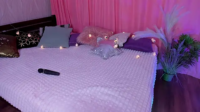 Miss Elia online show from 12/17/24, 05:15