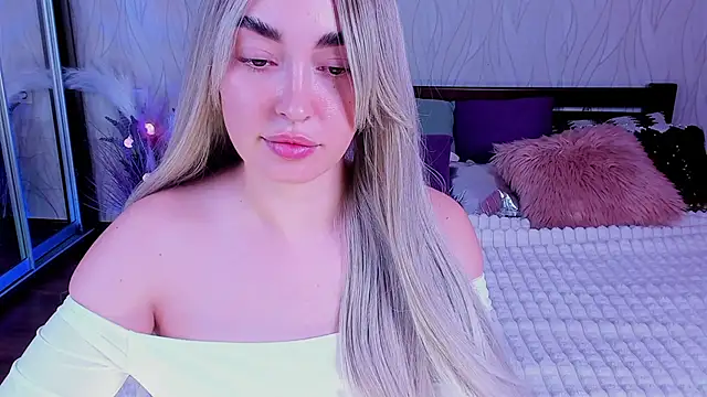 Miss Elia online show from 12/21/24, 08:21