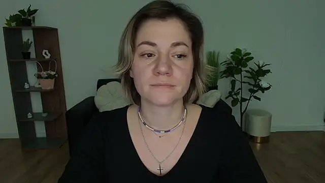Snapshot of MariaSttone chatting on 12/11/24, 03:47 MariaSttone online show from 12/11/24, 03:47