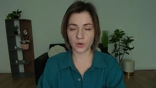 Snapshot of MariaSttone chatting on 12/13/24, 03:21 MariaSttone online show from 12/13/24, 03:21
