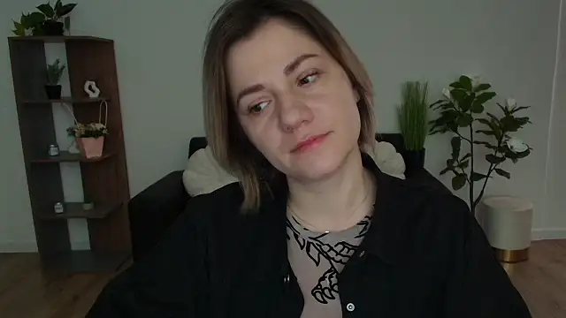 Snapshot of MariaSttone chatting on 12/17/24, 10:55 MariaSttone online show from 12/17/24, 10:55