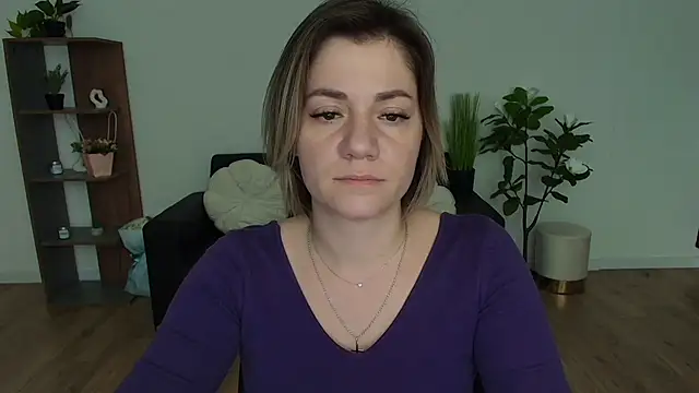 Snapshot of MariaSttone chatting on 12/25/24, 01:19 MariaSttone online show from 12/25/24, 01:19