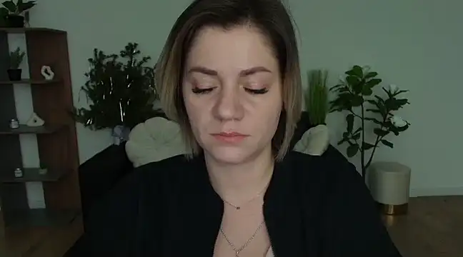 Snapshot of MariaSttone chatting on 12/30/24, 04:40 MariaSttone online show from 12/30/24, 04:40
