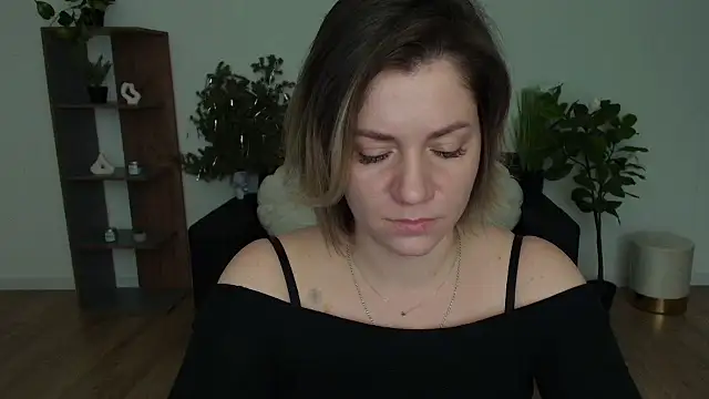 Snapshot of MariaSttone chatting on 01/24/25, 11:59 MariaSttone online show from 01/24/25, 11:59