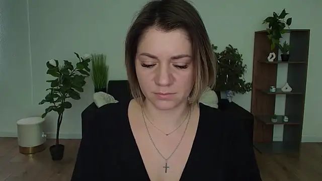 Snapshot of MariaSttone chatting on 02/17/25, 12:38 MariaSttone online show from 02/17/25, 12:38