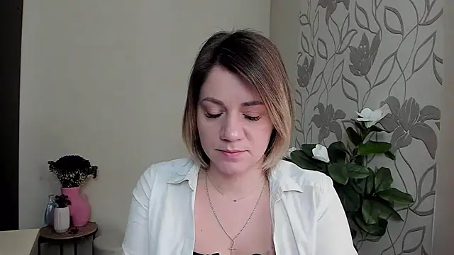 Snapshot of MariaSttone chatting on 02/25/25, 11:41 MariaSttone online show from 02/25/25, 11:41