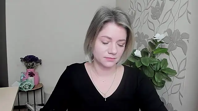 Snapshot of MariaSttone chatting on 03/14/25, 08:32 MariaSttone online show from 03/14/25, 08:32