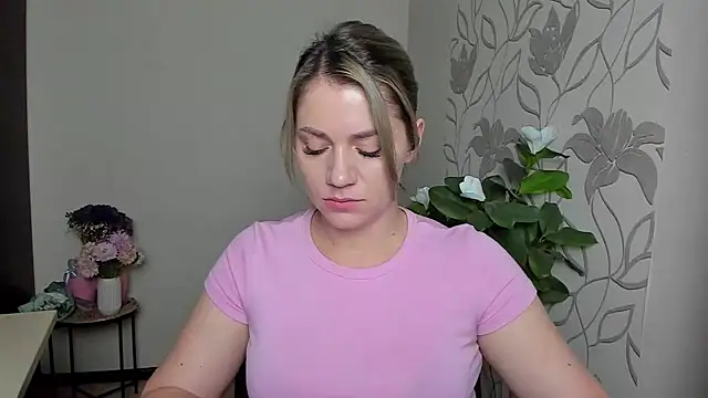 Snapshot of MariaSttone chatting on 09/08/25, 04:17 MariaSttone online show from 09/08/25, 04:17