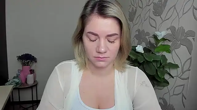 Snapshot of MariaSttone chatting on 10/26/25, 10:21 MariaSttone online show from 10/26/25, 10:21